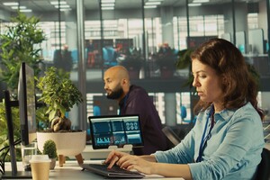 CI-drager Lia doet haar verhaal in informatiebijeenkomst Oticon Medical
