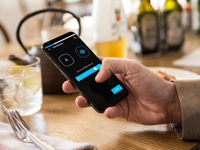 Widex presenteert eerste zelflerende hoortoestel