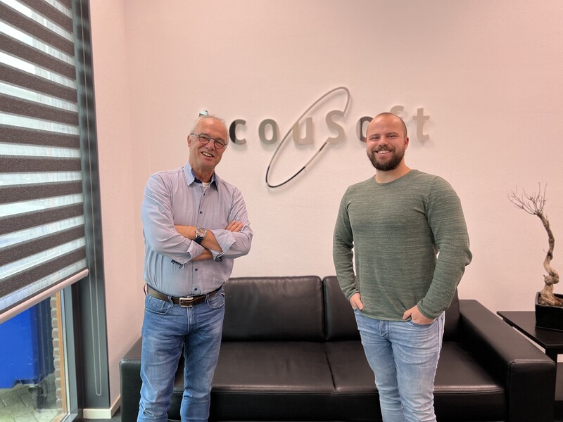 Hans Schneider introduceert zoon Koen binnen Acousoft