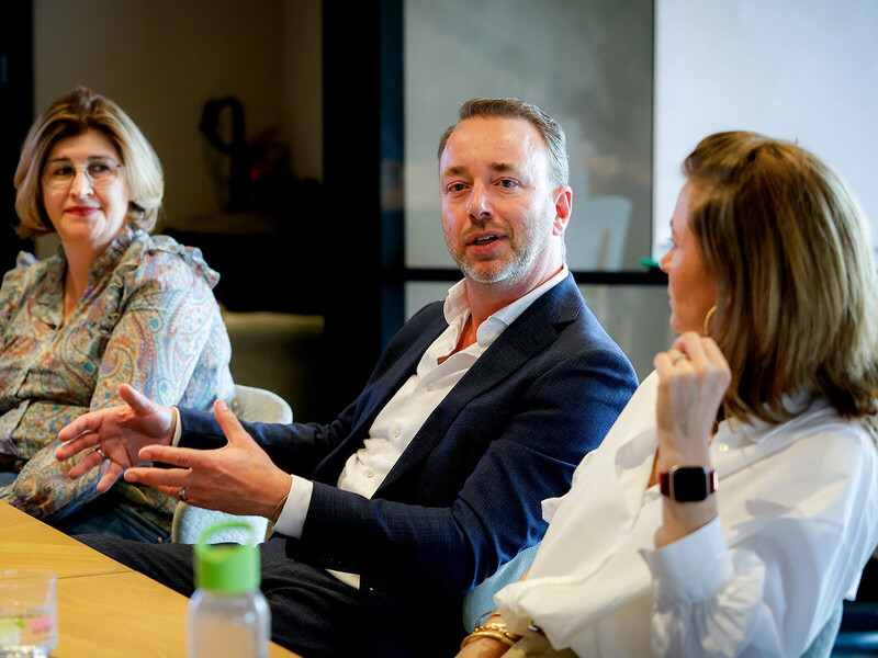 DE KLANT CENTRAAL: VAN HOORTOESTEL NAAR VOLLEDIGE HOOROPLOSSING